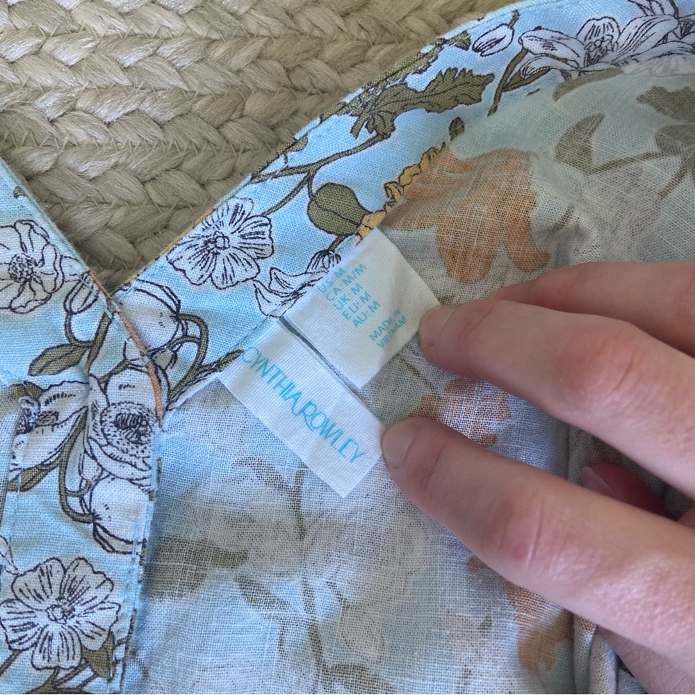 Cynthia Rowley Blue Floral Linen Button Back Top π - Picture 6 of 10